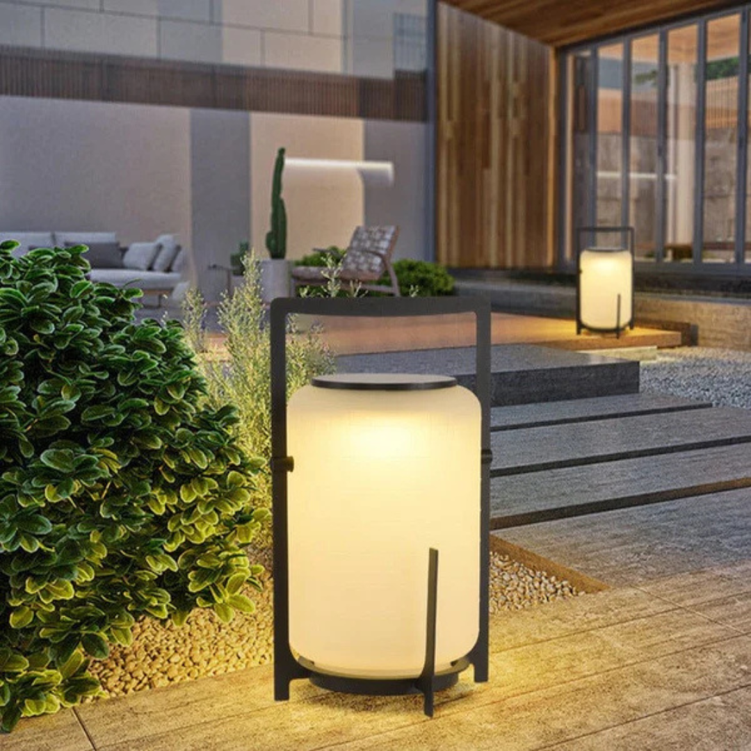 Solara 100% Solar Powered Outdoor Lamp With Dusk Sensor